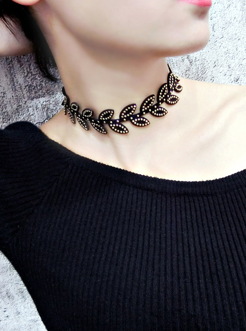 Retro Punk Golden Rivets Leaves Shape Lolita Choker