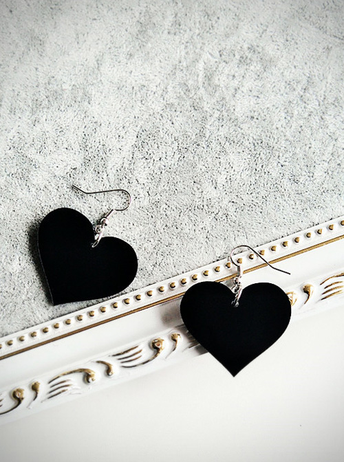 Concise Black Acrylic Heart Lady Lolita Earrings