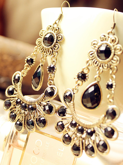 Gorgeous Black Retro Girls Lolita Earrings