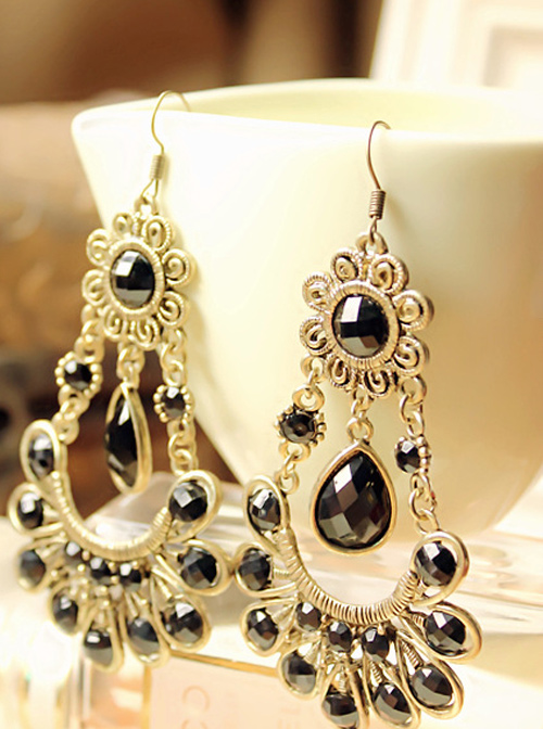 Gorgeous Black Retro Girls Lolita Earrings