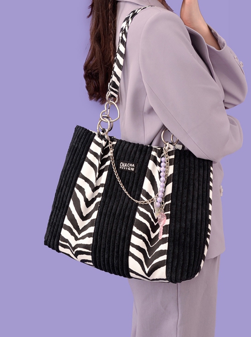 Fashion Zebra Stitching Large Capacity Hollow Heart Metal Chain Butterfly Decoration Classic Lolita Shoulder Bag