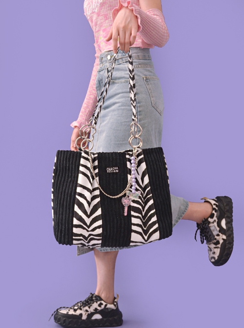 Fashion Zebra Stitching Large Capacity Hollow Heart Metal Chain Butterfly Decoration Classic Lolita Shoulder Bag