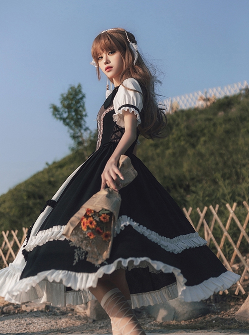 Bavarian Style Rose Embroidery Binding Band Design Vintage Metal Buckle Decoration Black White Classic Lolita Short Sleeve Dress