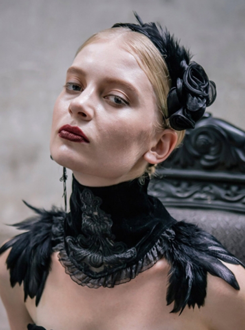 Gothic Style Elegant And Comfortable Weft Velvet Front Center Lace Embroidery Side Feather Decoration Black Gorgeous Neckband