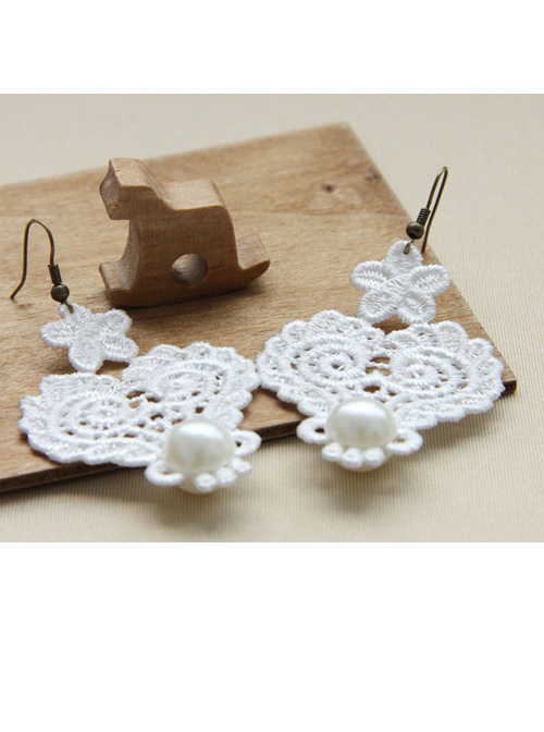 Baroque Palace Queen Elegant White Pearl White Lace Earrings