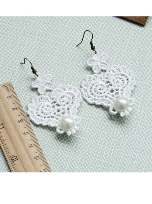 Baroque Palace Queen Elegant White Pearl White Lace Earrings