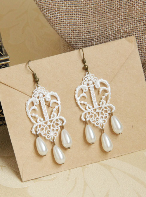 Vintage Earrings Court Lace White Pendant Earrings