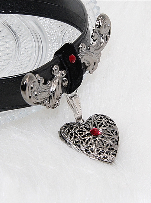 Dark Gothic Stereoscopic Metal Flower Vine Lace Heart PU Choker